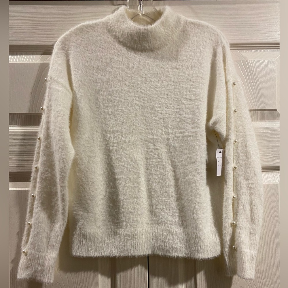 Nikka K NWT White Super Soft Mock Neck Sweater W/faux Pearls On The Sleeves Sz S